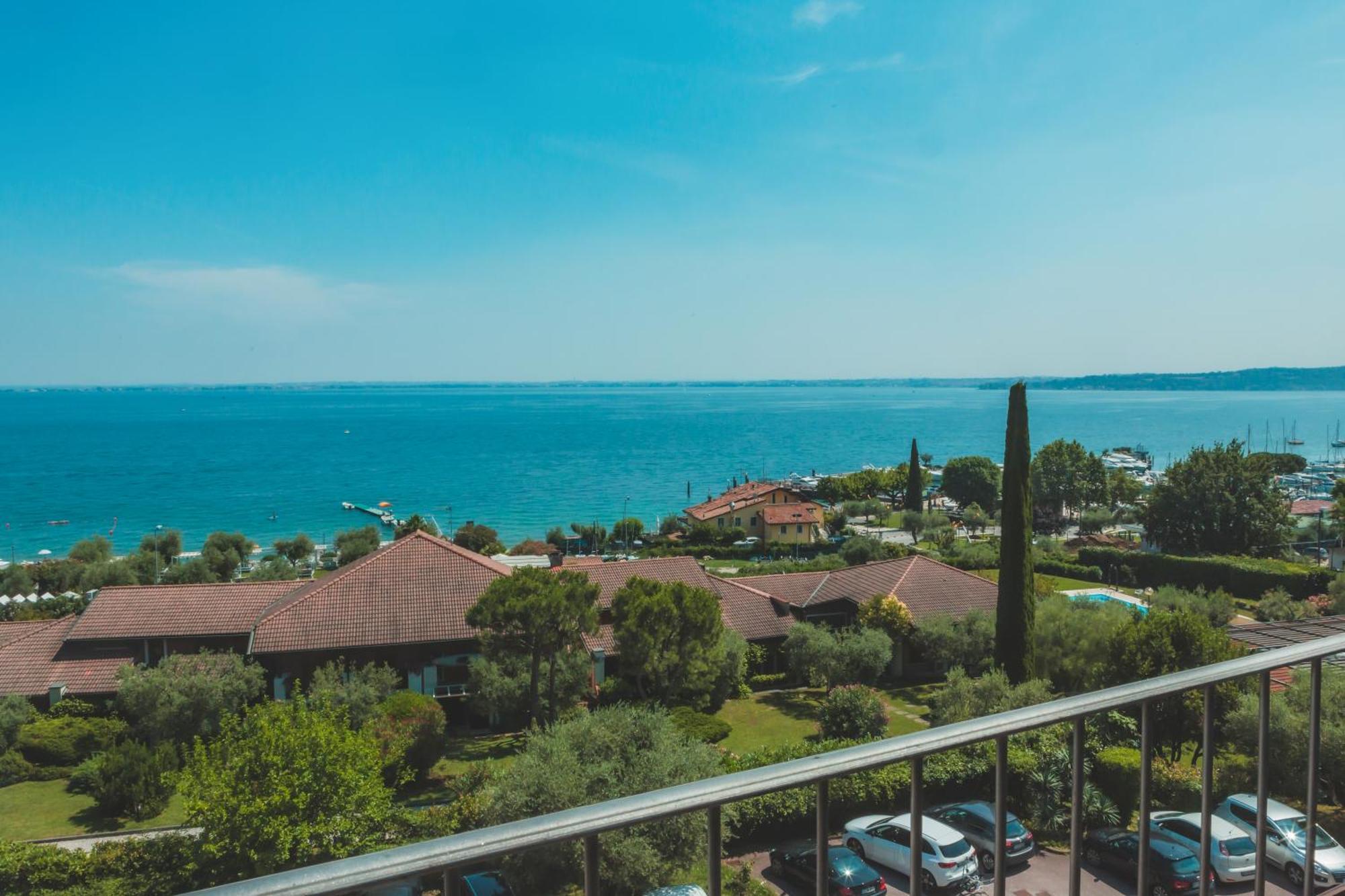 Ahg Riva Del Sole Hotel - Adults Only Moniga del Garda Eksteriør billede