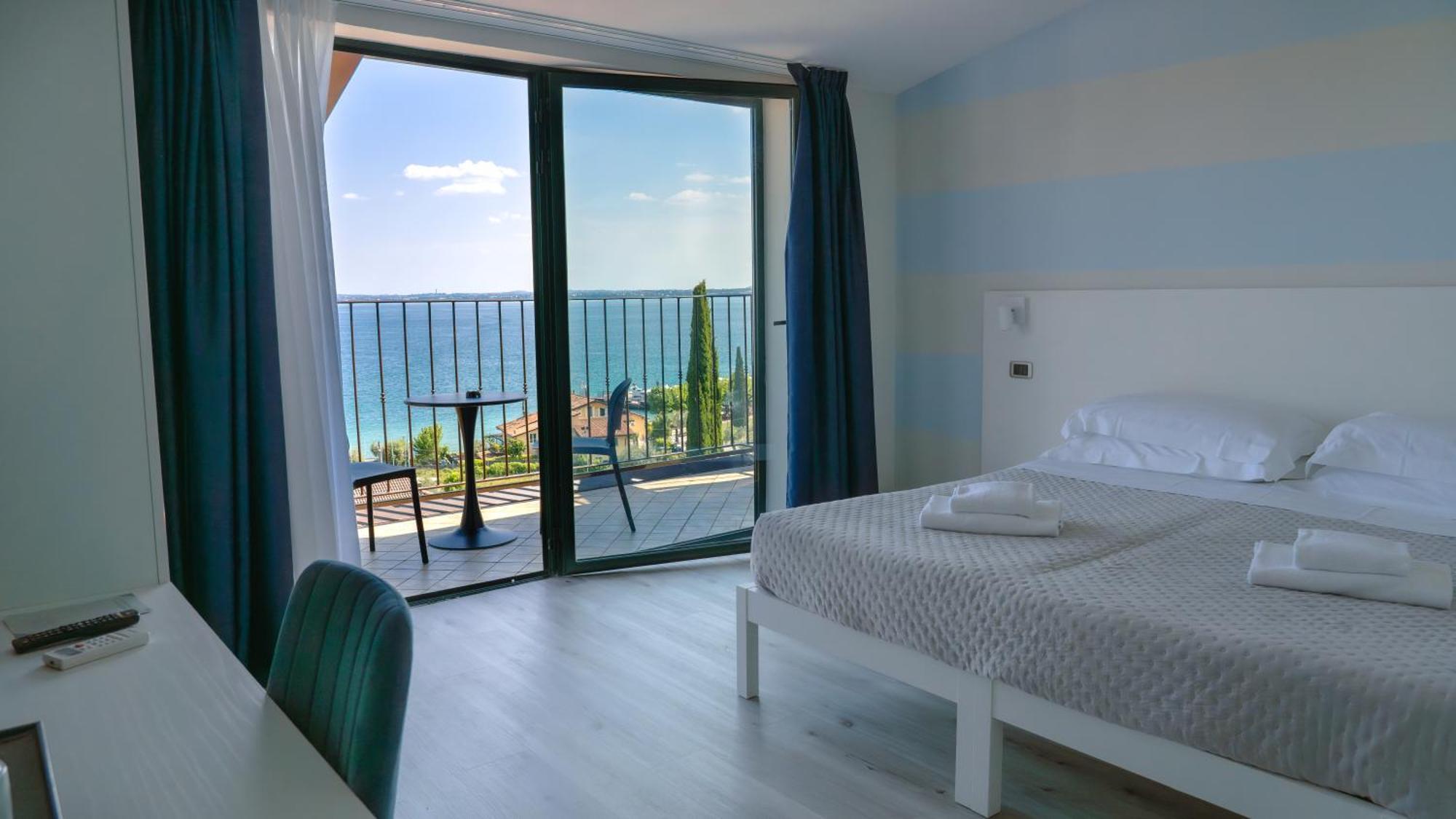 Ahg Riva Del Sole Hotel - Adults Only Moniga del Garda Eksteriør billede