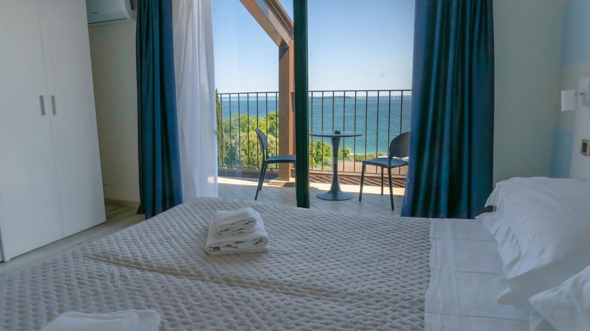 Ahg Riva Del Sole Hotel - Adults Only Moniga del Garda Eksteriør billede